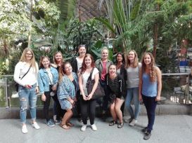 Alumnas de Capicúa en el jardín tropical de Atocha